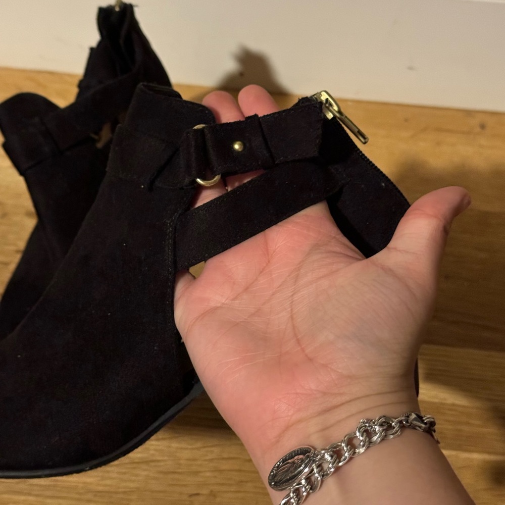 Black bootie - Picture 4 of 10